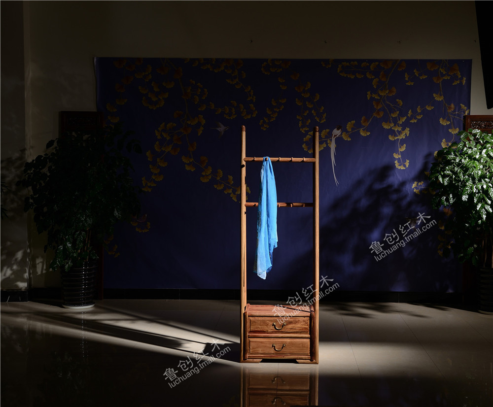 春曉兩抽衣帽架